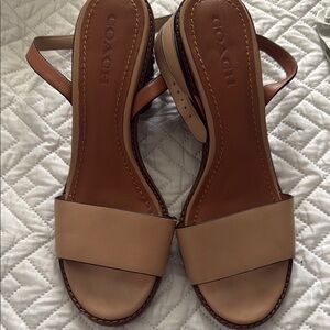 Coach Tea Rose sandals
Good condition perfect for the summer…